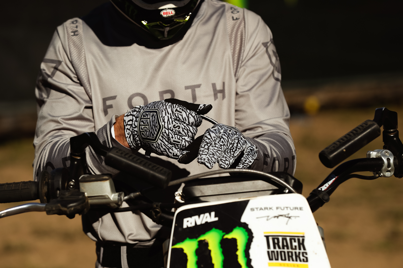 Fist Handwear Strapped Elephant Gloves